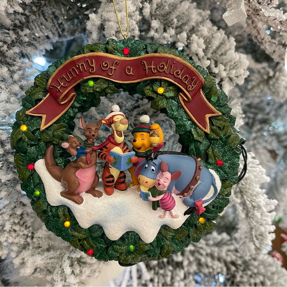 Hunny of a Holiday Decoration